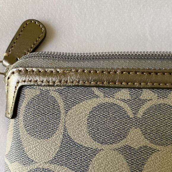 Coach Signature Tablet Case Sleeve Jacquard Zip Padded Blue & Cream PVC Fabric W - Picture 6 of 7